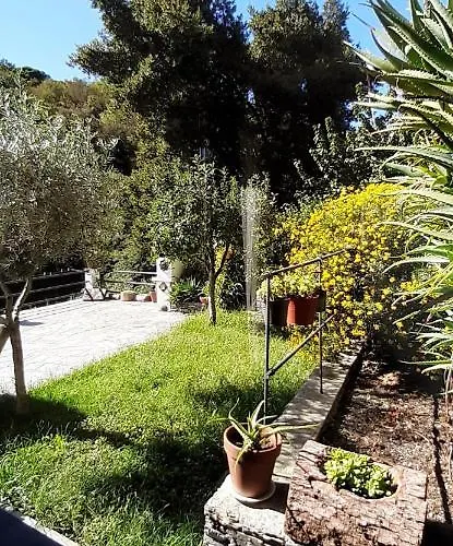 Nyaraló Collina E Mare